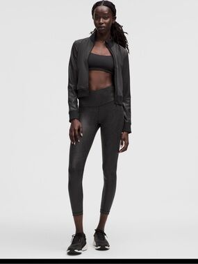 Super cute lululemon Wunder Train matte foil tights size 6